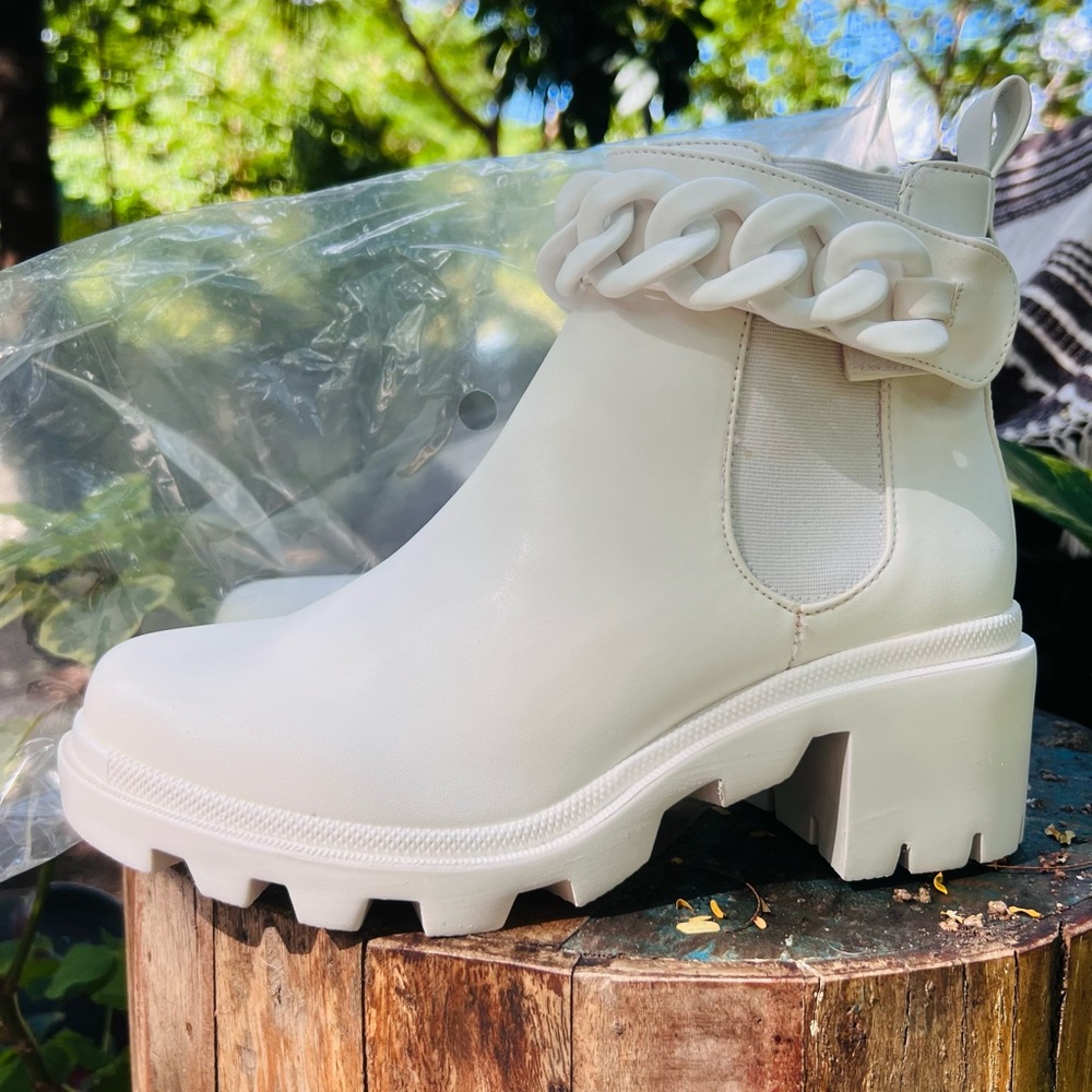 Steve Madden White Chunky Ankle Boots BRAND NEW! 8